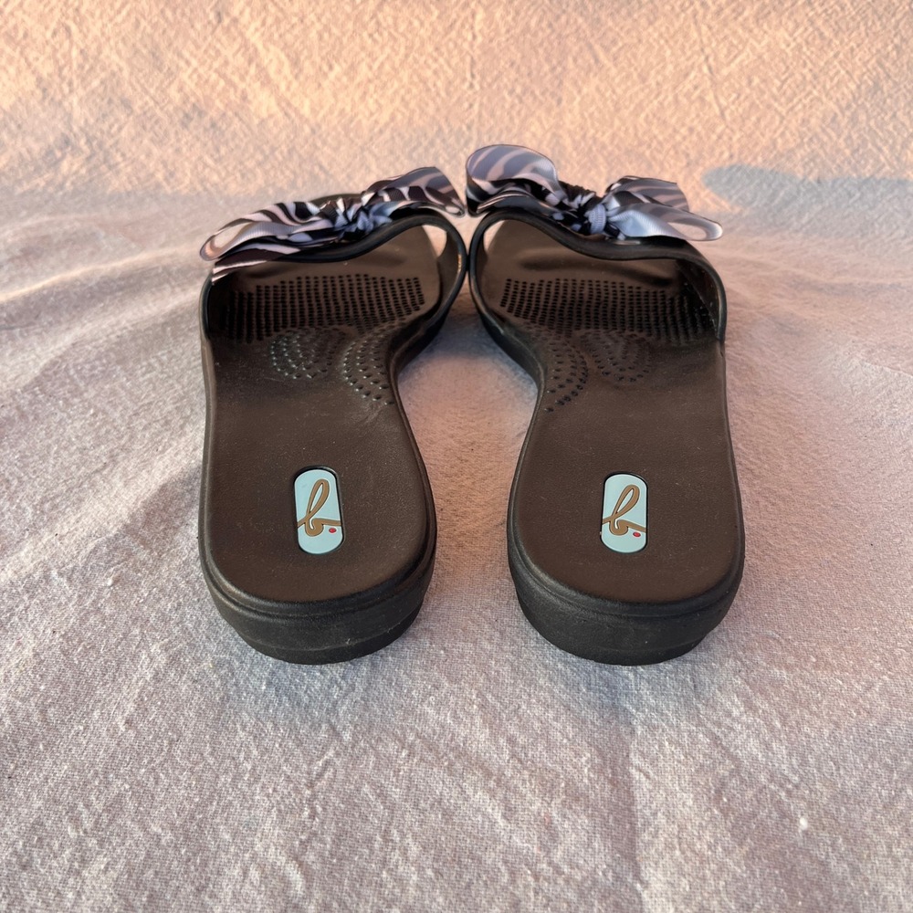 Oka B Black Zebra Bow All Rubber Flip Flop Slides - Women's Large (8-10) NWOT‎ - Picture 4 of 6
